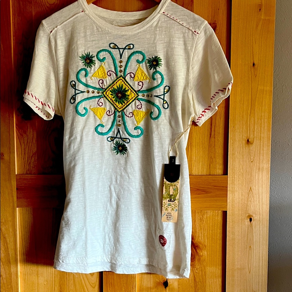 Double D Ranchwear Embroidered and embellished White T-Shirt size L